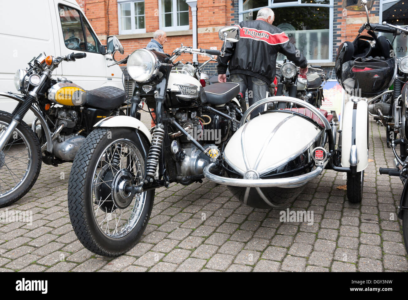 triumph street twin sidecar