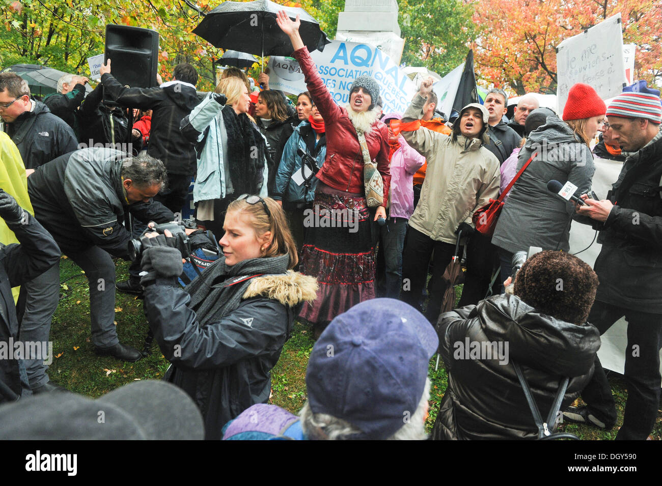 Montreal, Canada . 26th Oct, 2013. Djemila Benhabib, writer, speaking.Participants marching at the march for secularism and against the menace of religious integrism. © pierre rochon/Alamy Live News Stock Photo