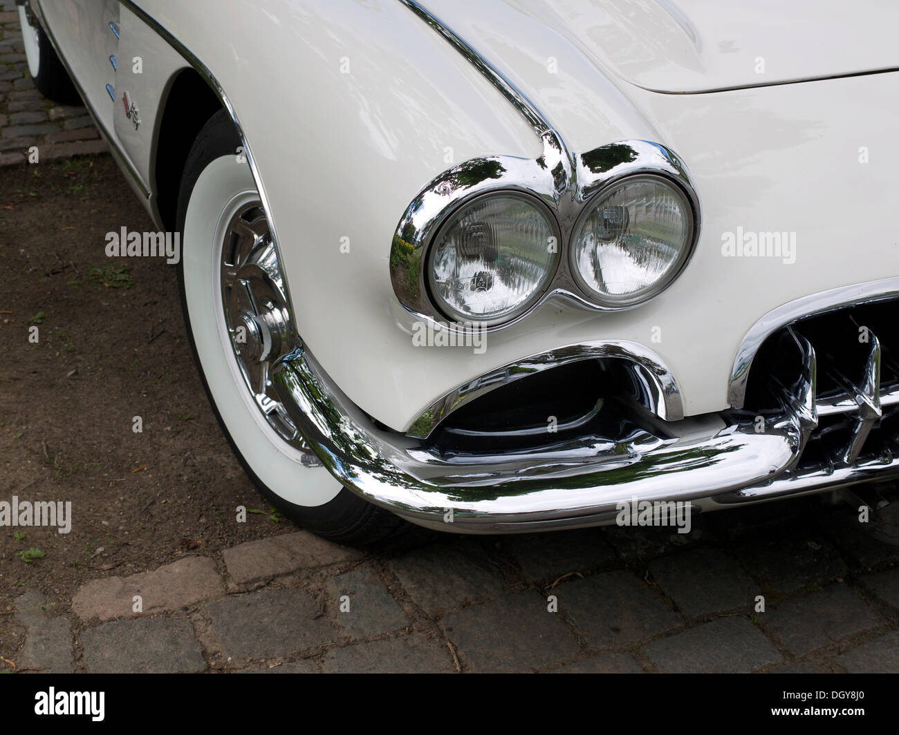 Twin headlights hi-res stock photography and images - Alamy