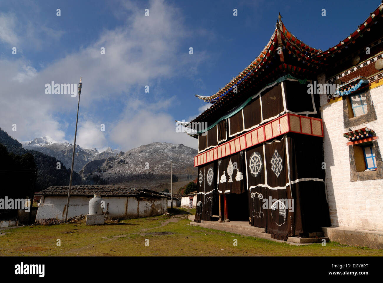 Tibetan Taktsang Lhamo Kirti Monastery in front of snow-covered mountains, Langmusi, Sichuan, Gansu, China, Asia Stock Photo