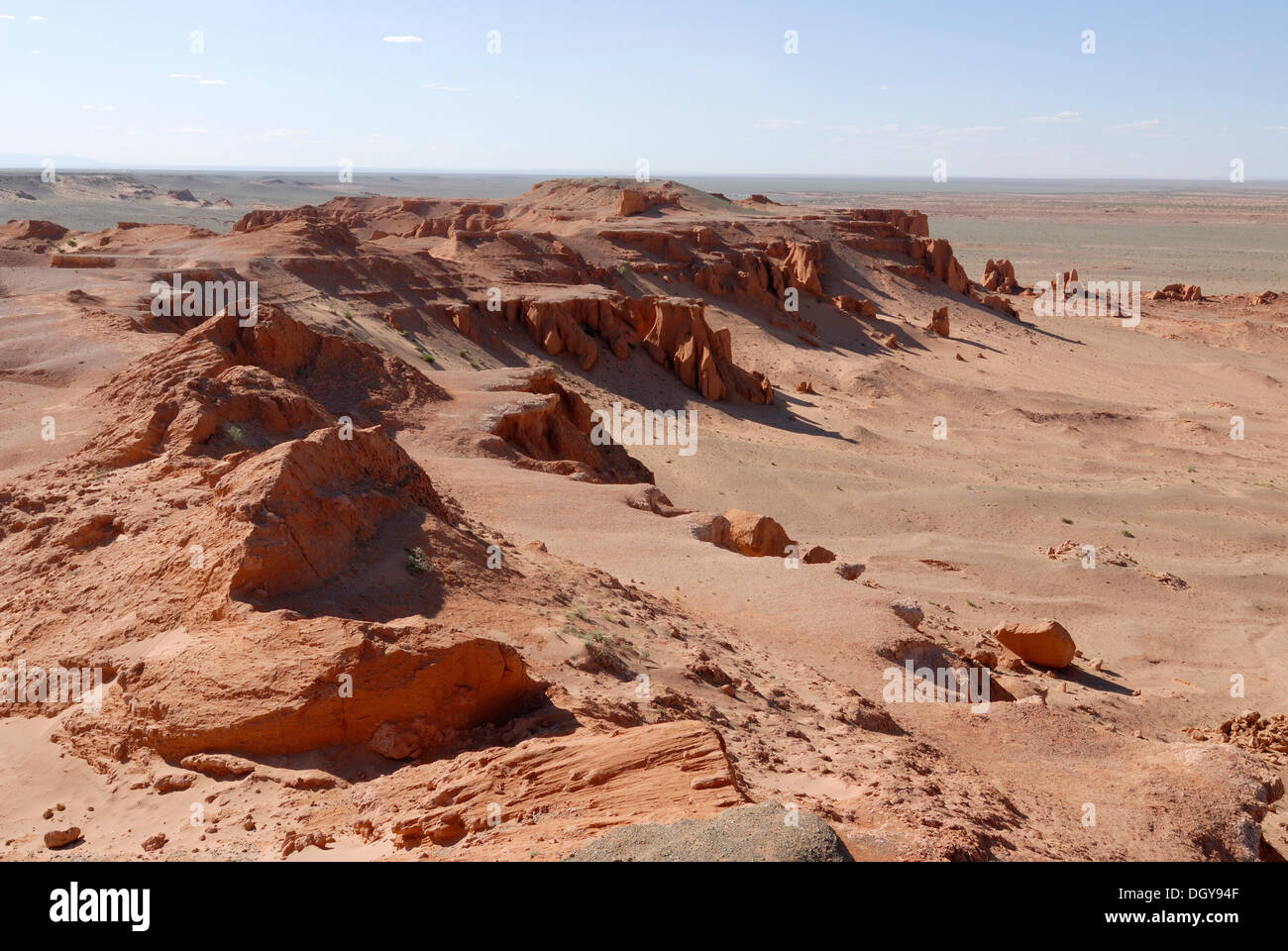 Dry red rock landscape at the Flaming Cliffs, Gobi Desert, Bayanzag, Gurvan Saikhan National Park, Oemnoegov Aimak, Mongolia Stock Photo