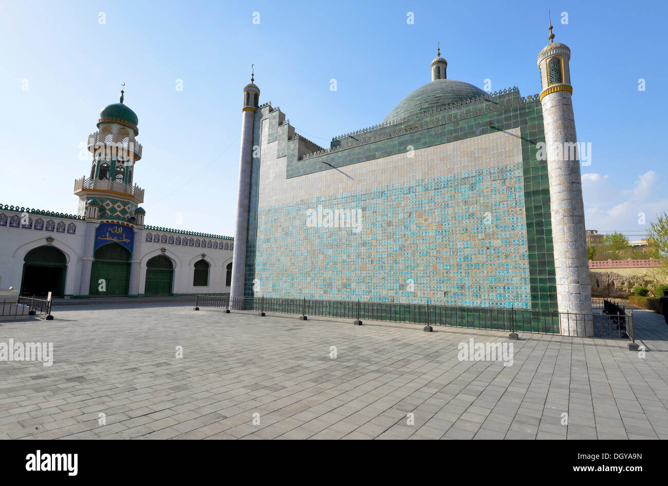Historical Silk Road or Silk Route, mosque and mausoleum, mausoleum of Uyghur Kings in Hami, Kumul, Uyghur, Xinjiang, China Stock Photo