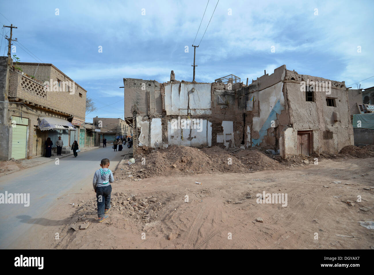 Ruins of ancient Uyghur Muslim mudbrick housing, Kashgar, Seidenstraße, Xinjiang, China, People's Republic of China Stock Photo