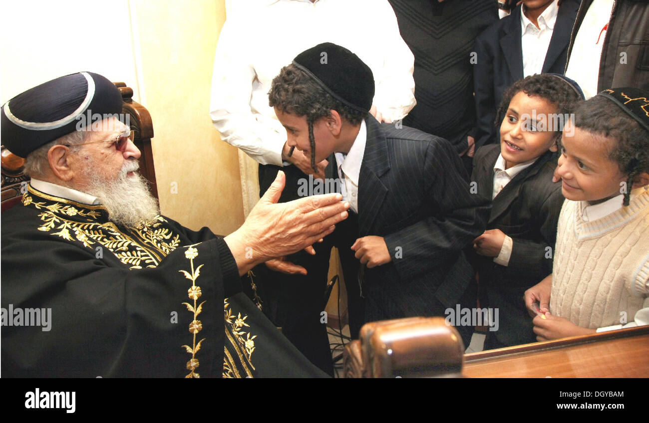 5648. The Sephardic Chief Rabbi Yoseph Ovadiah with yemenite pupils in ...