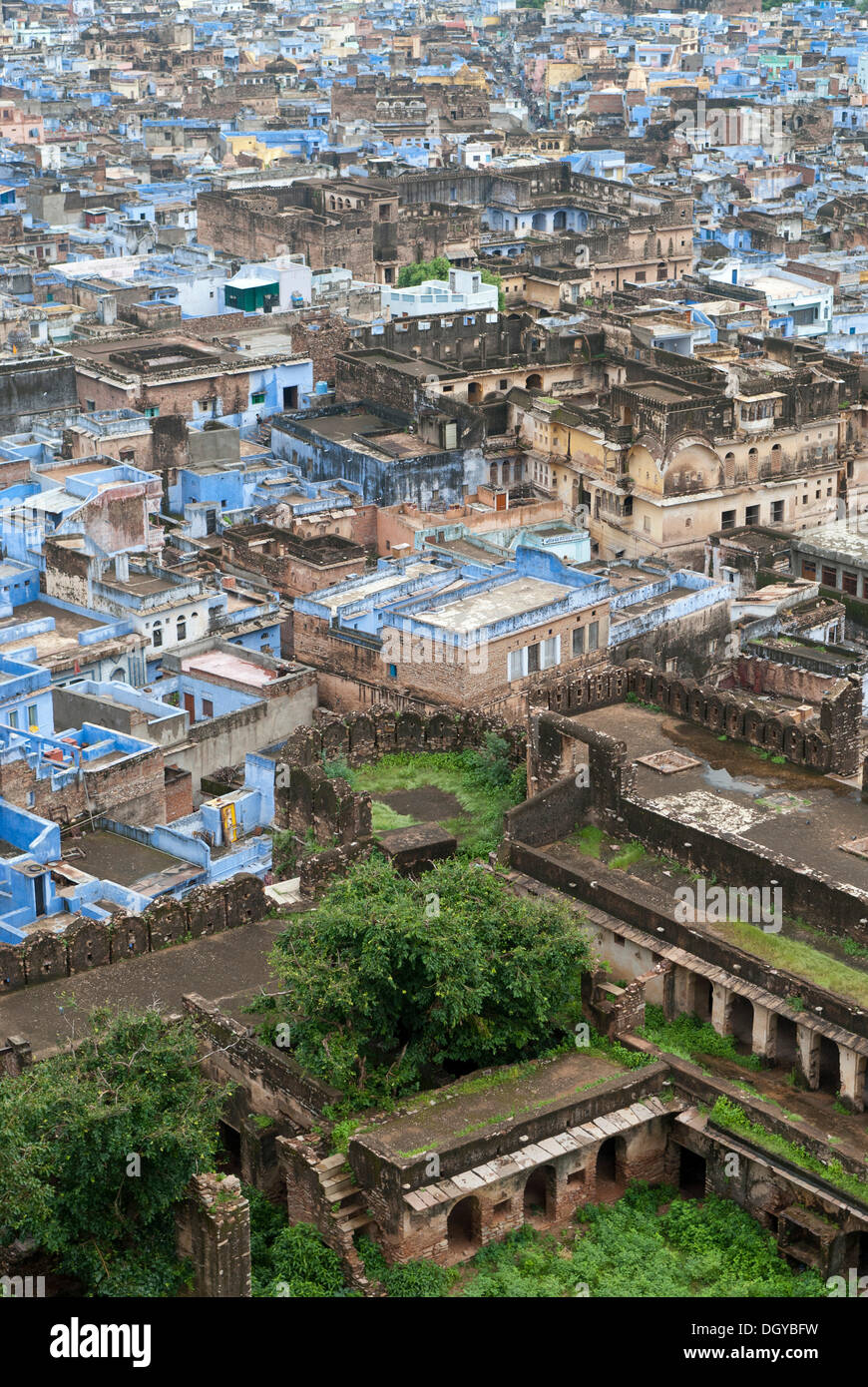 The blue city of Bundi with parts of the Palace in front, Bundi, Rajasthan, India, Asia Stock Photo