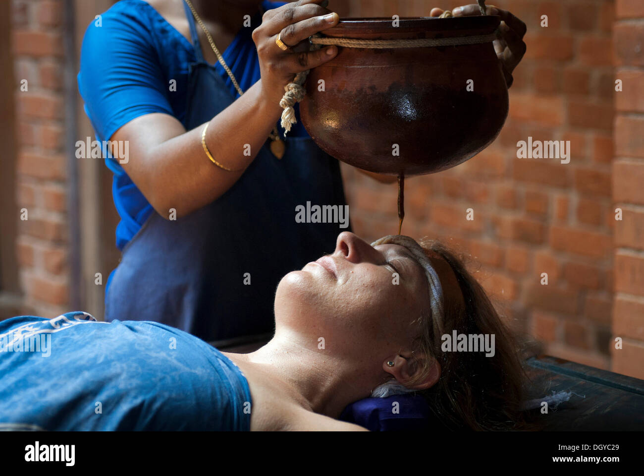Shirodhara, Ayurvedic treatment, oil is gently poured over the forehead, Somatheeram Ayurvedic Health Resort, Chowara Stock Photo