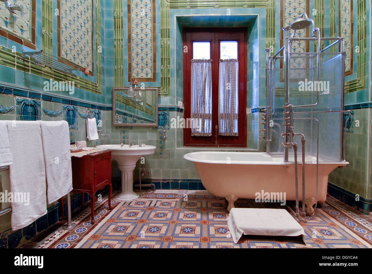 Bathroom tiled with Belgian tiles, Heritage Hotel Raj Niwas Palace, Dholpur, Rajasthan, North India, India, Asia Stock Photo