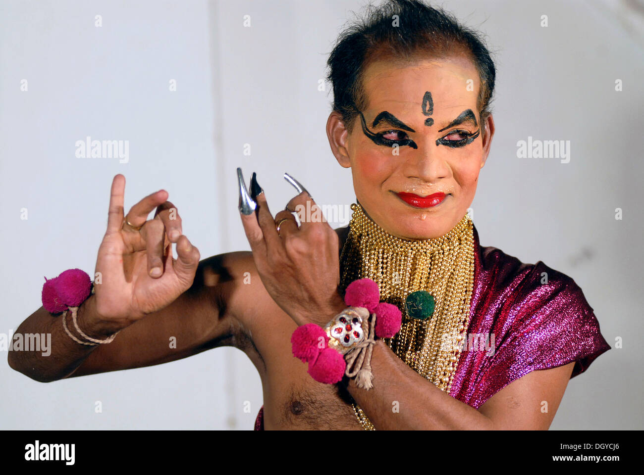 Female Kathakali role Minukku, acted by a man, Kathakali dance theatre, Kochi, Kerala, South India, India, Asia Stock Photo