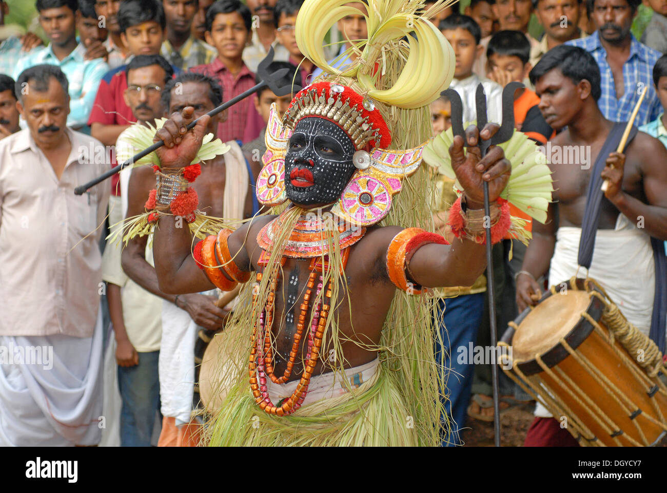 Person In A Theyyam Dance Costume Hi-res Stock Photography And Images 