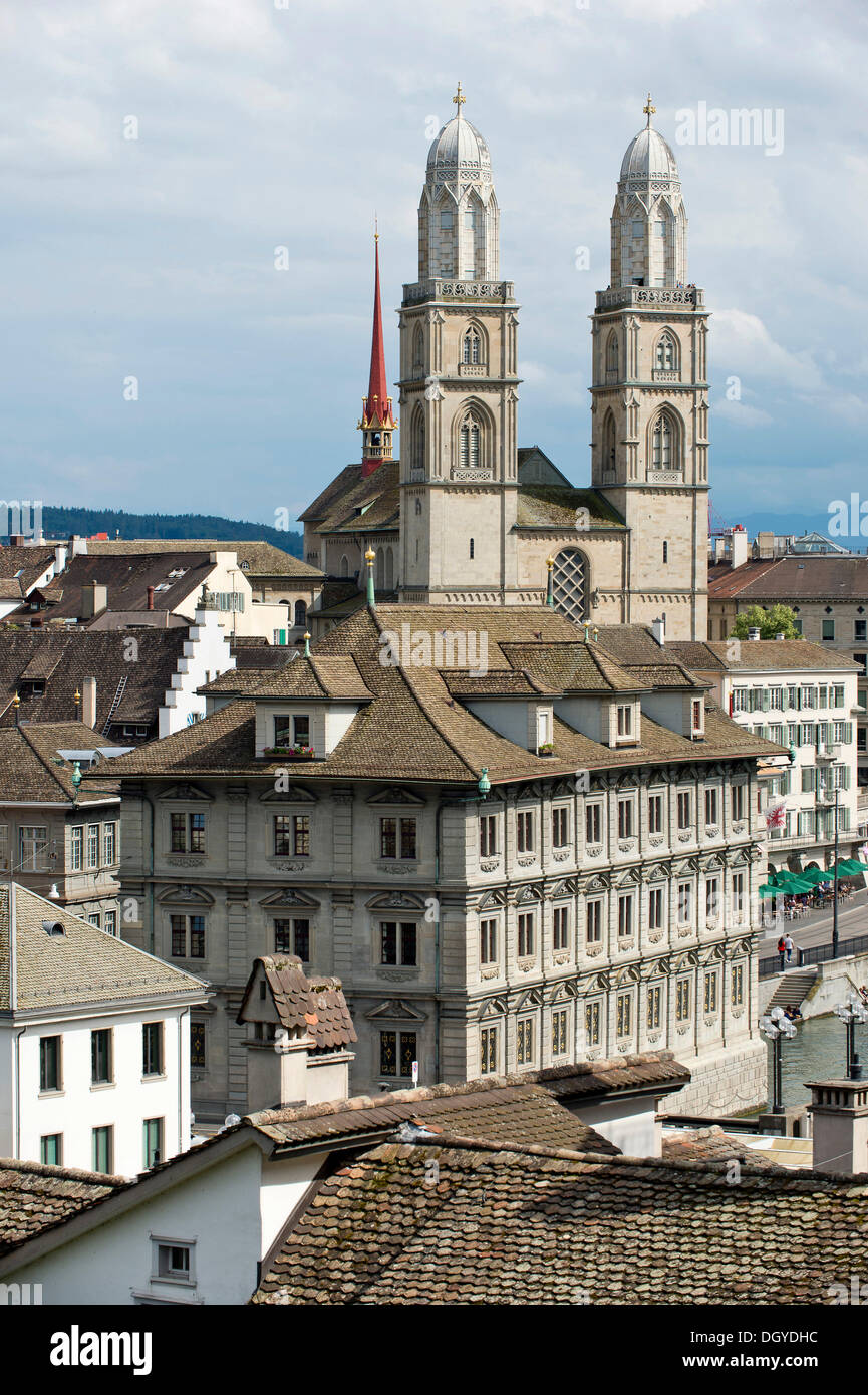 town-hall-and-the-twin-towers-of-grossmuenster-church-old-town-of