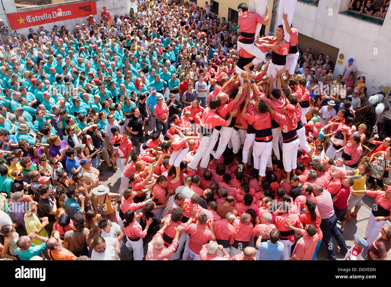 Castellers de Vilafranca (green) and Colla Vella dels Xiquets de Valls (red) building human tower Stock Photo