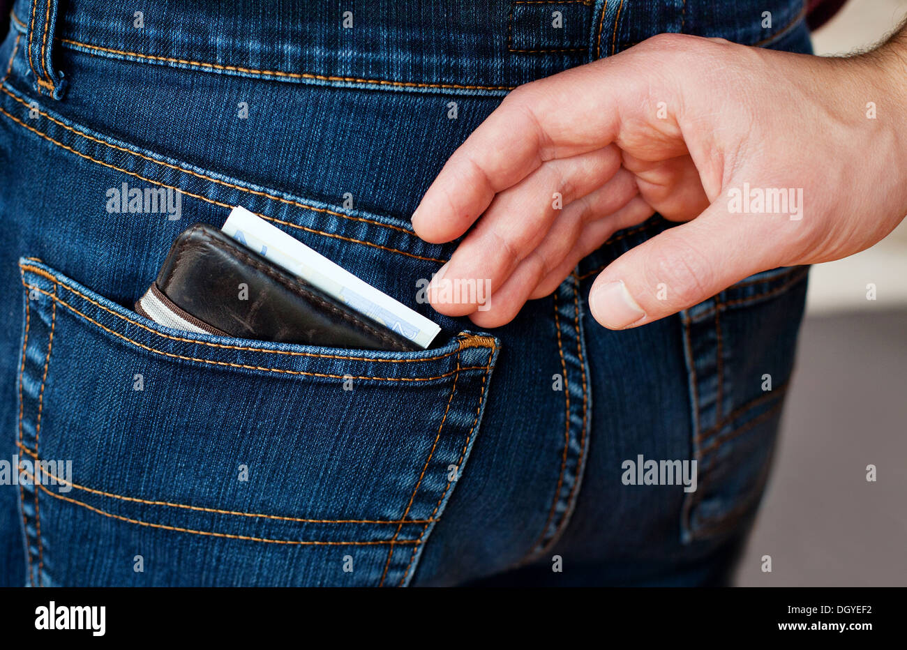 Hand pickpocketing hires stock photography and images Alamy