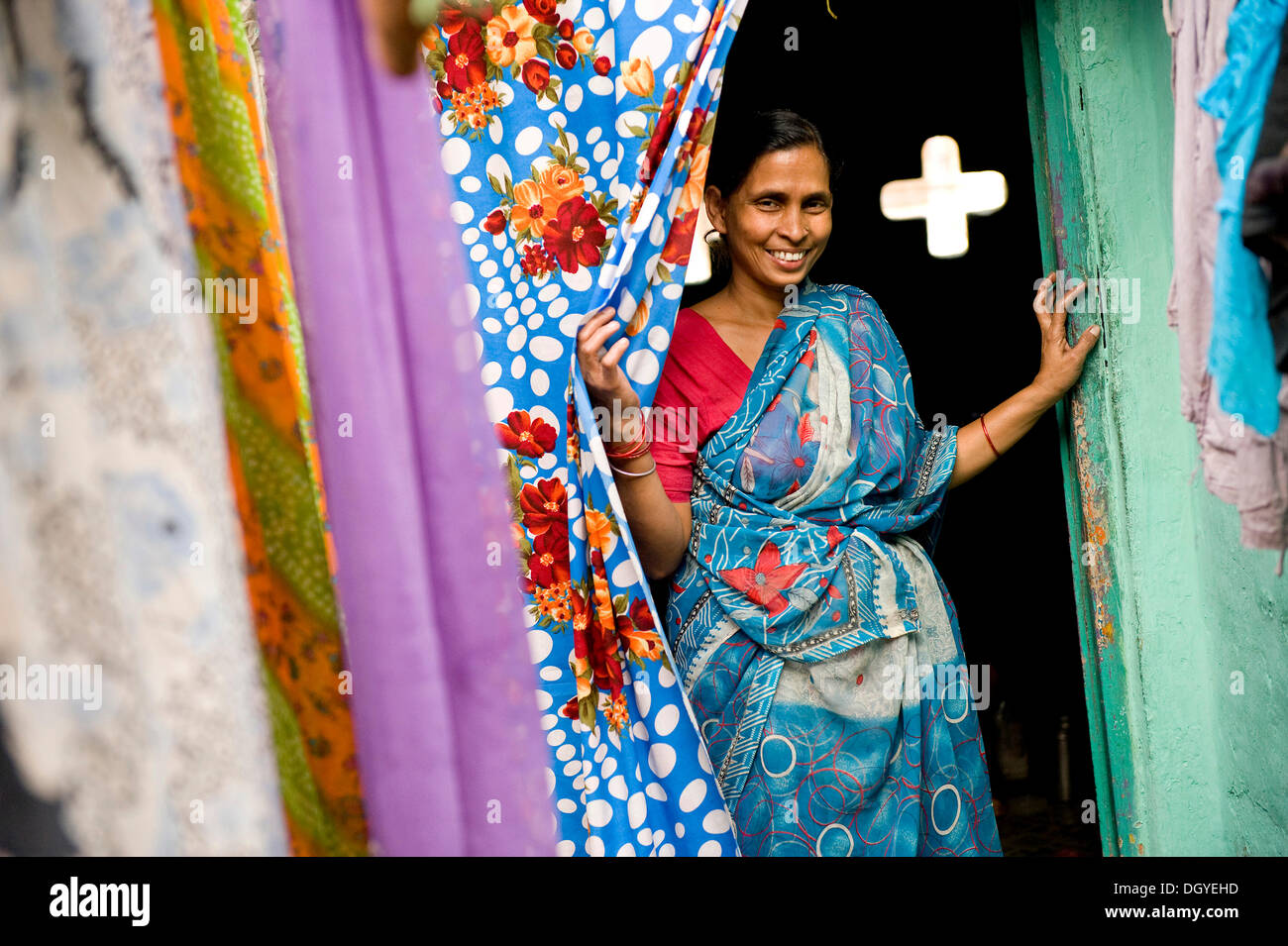Woman in a slum, Shibpur district, Howrah, Kolkata or Calcutta, West Bengal, East India, India, Asia Stock Photo