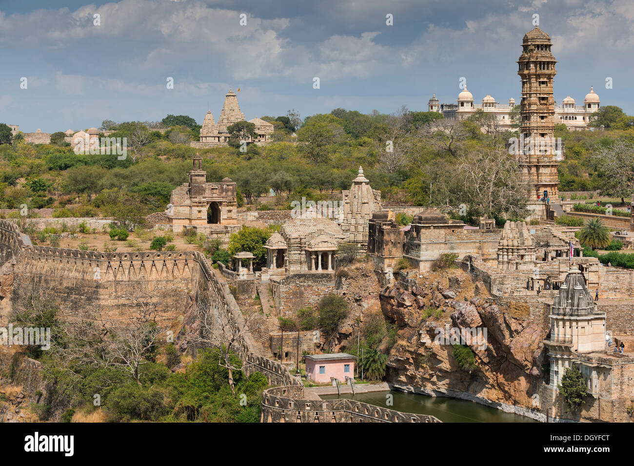 Fortified wall, Chittorgarh Fort of the Hindu Rajput princes with a temple complex and Vijaya Stambha, a victory tower built Stock Photo