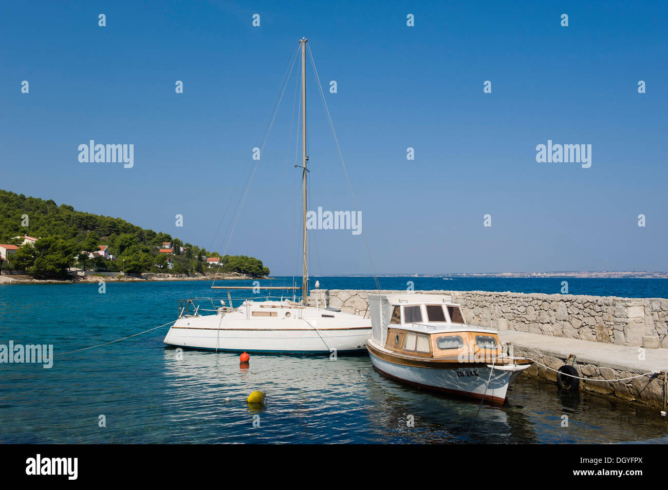 Boats in front of Punta Zelena near Kukljica, Ugljan Island, Adriatic Sea, Zadar, Dalmatia, Croatia, Europe Stock Photo