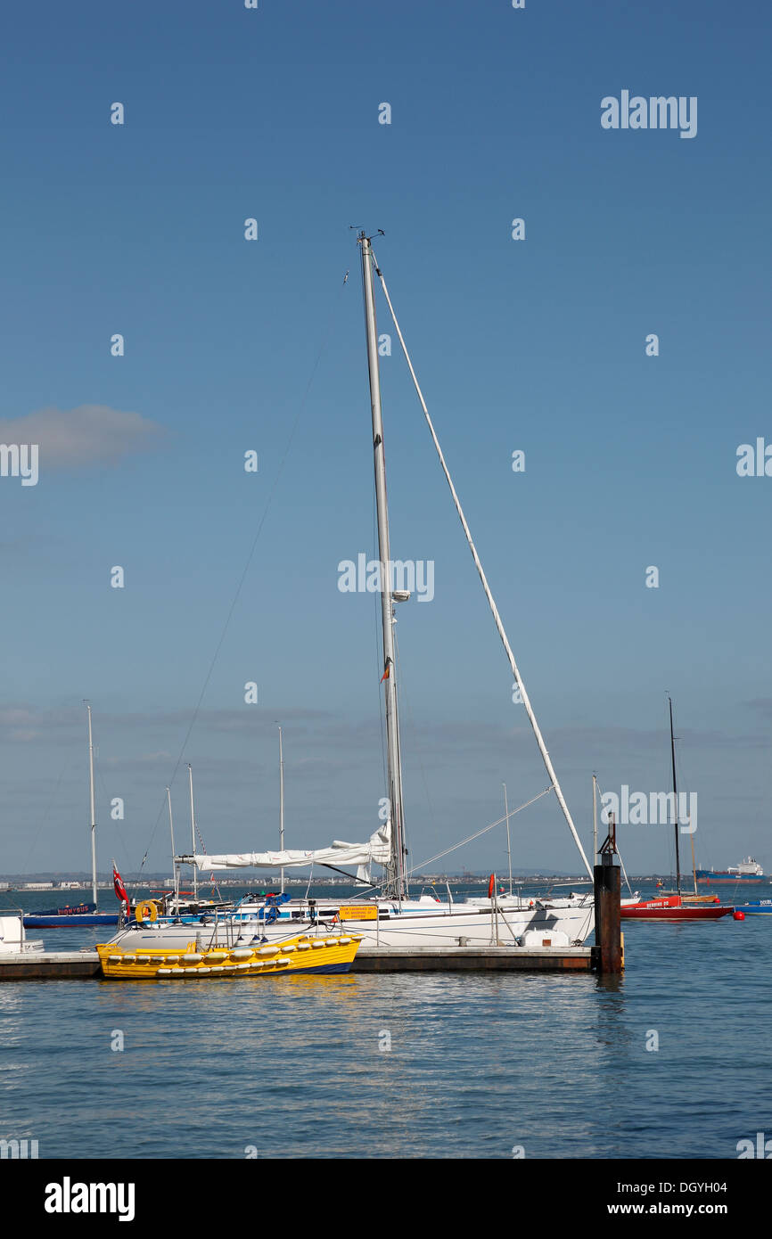 Solent hampshire boats hi-res stock photography and images - Alamy