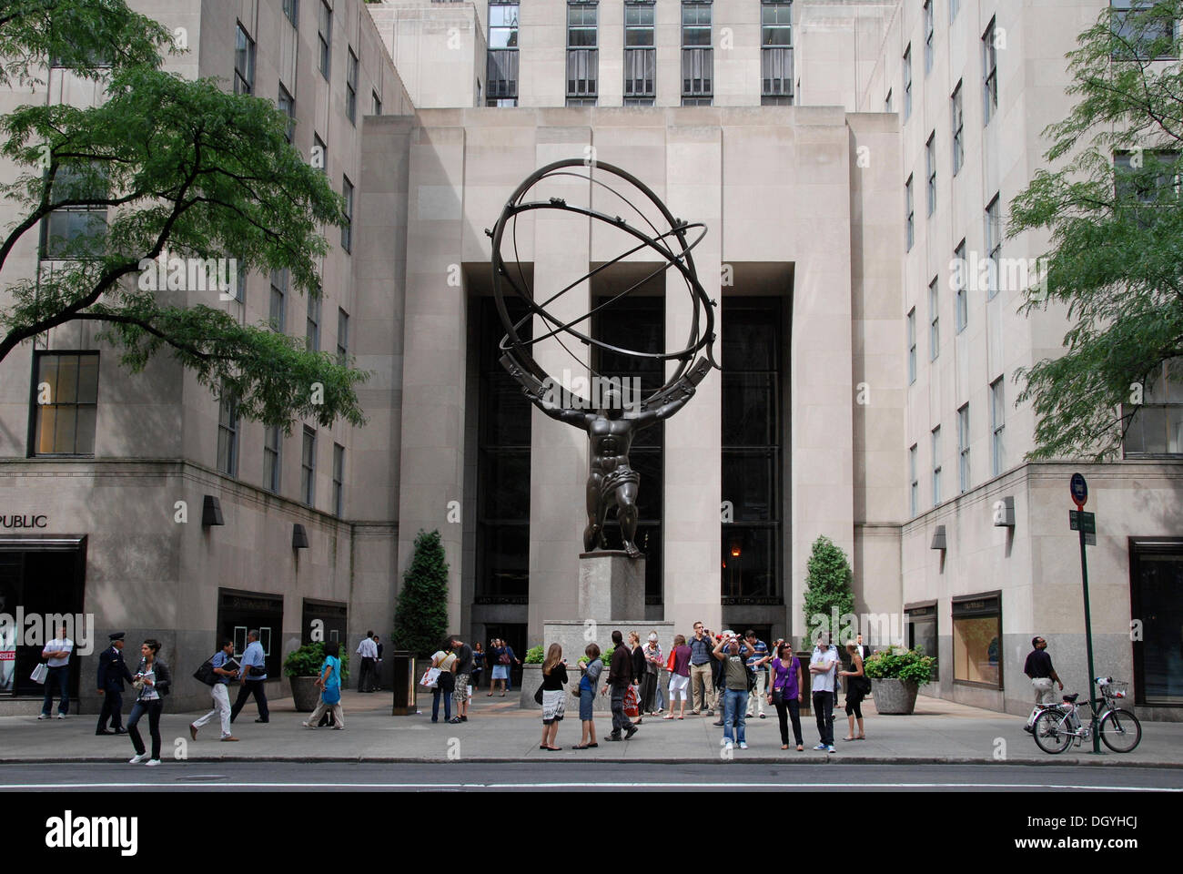 FIFTH AVENUE 5th Ave is the Most Famous Street of New York. Editorial Stock  Image - Image of building, center: 181974024