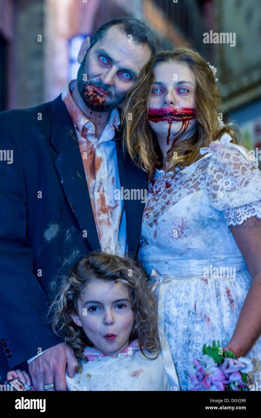 Zombie family hi-res stock photography and images - Alamy