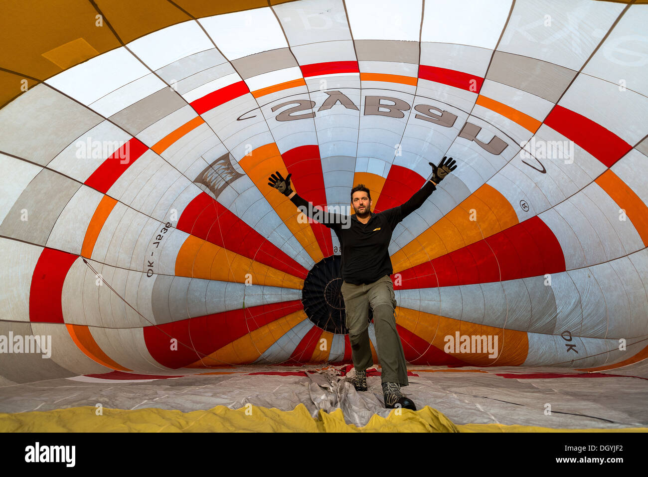 hot air balloon, pilot, start Stock Photo Alamy