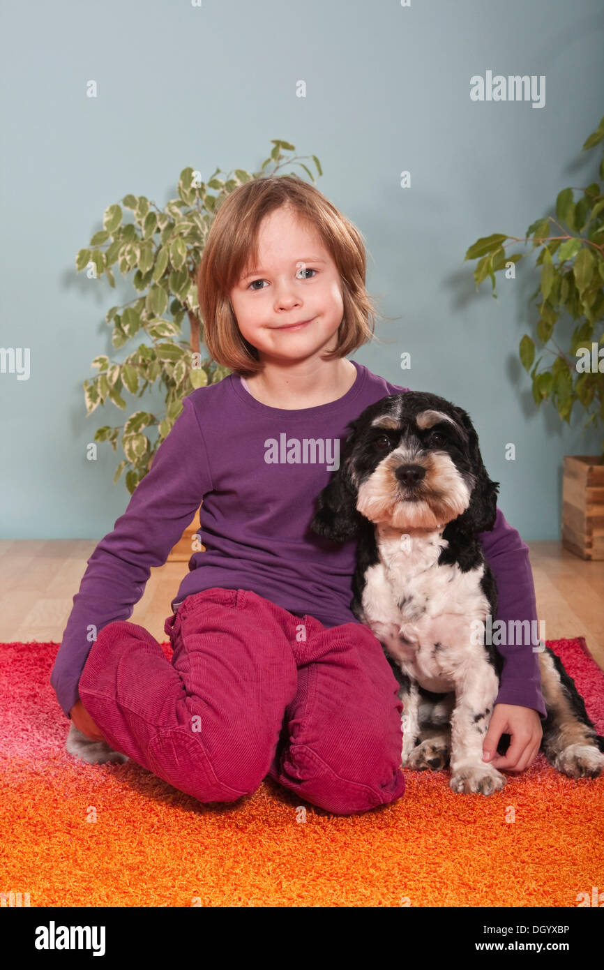 Girl, six years, with mixed breed dog Stock Photo - Alamy