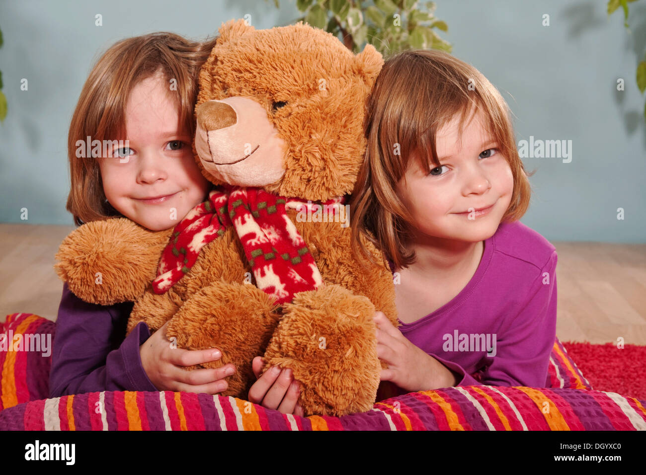 Girls, twins, six years, with teddy bear Stock Photo