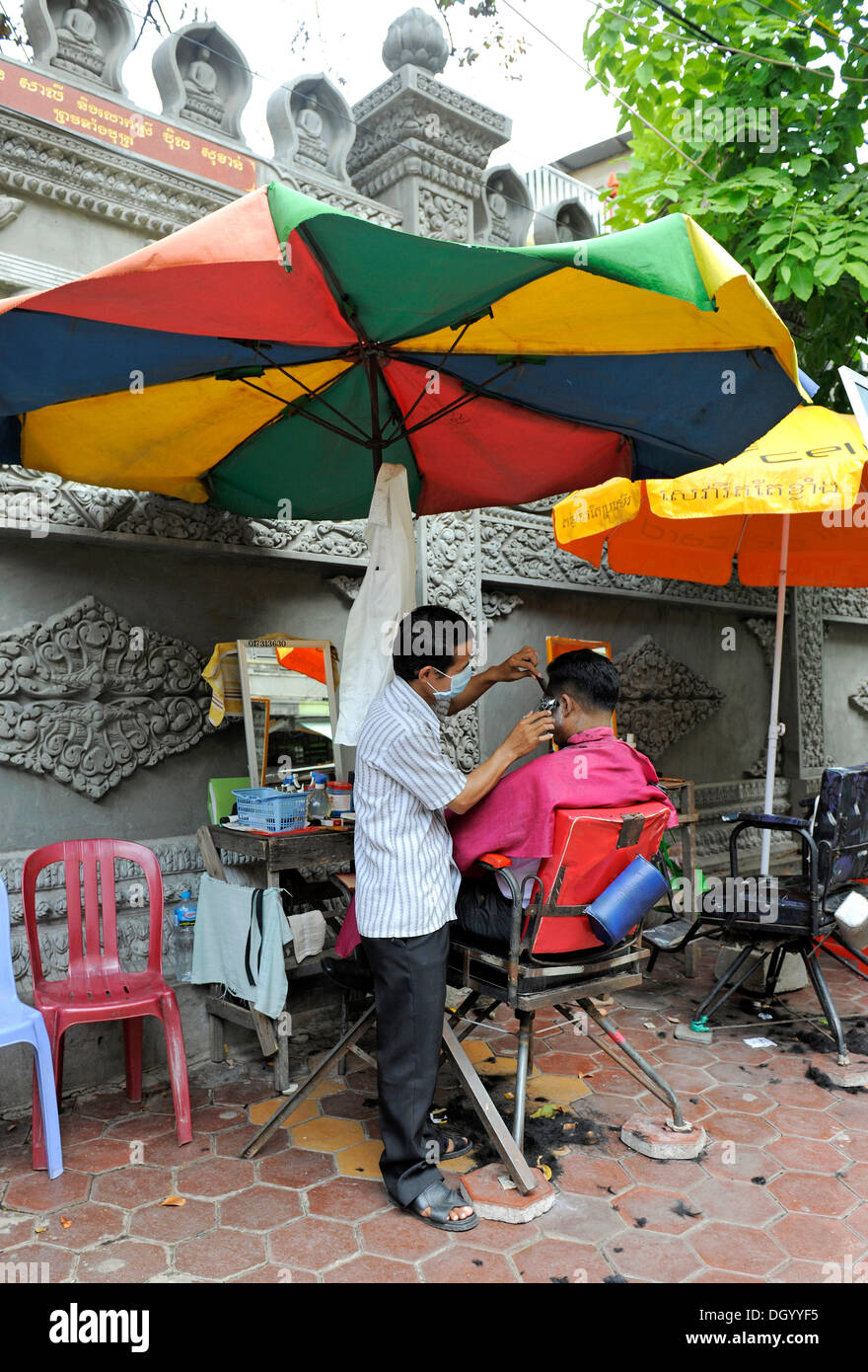 Hair cutting asia hi-res stock photography and images - Alamy Hair cutting asia hi-res stock photography and images - Alamy