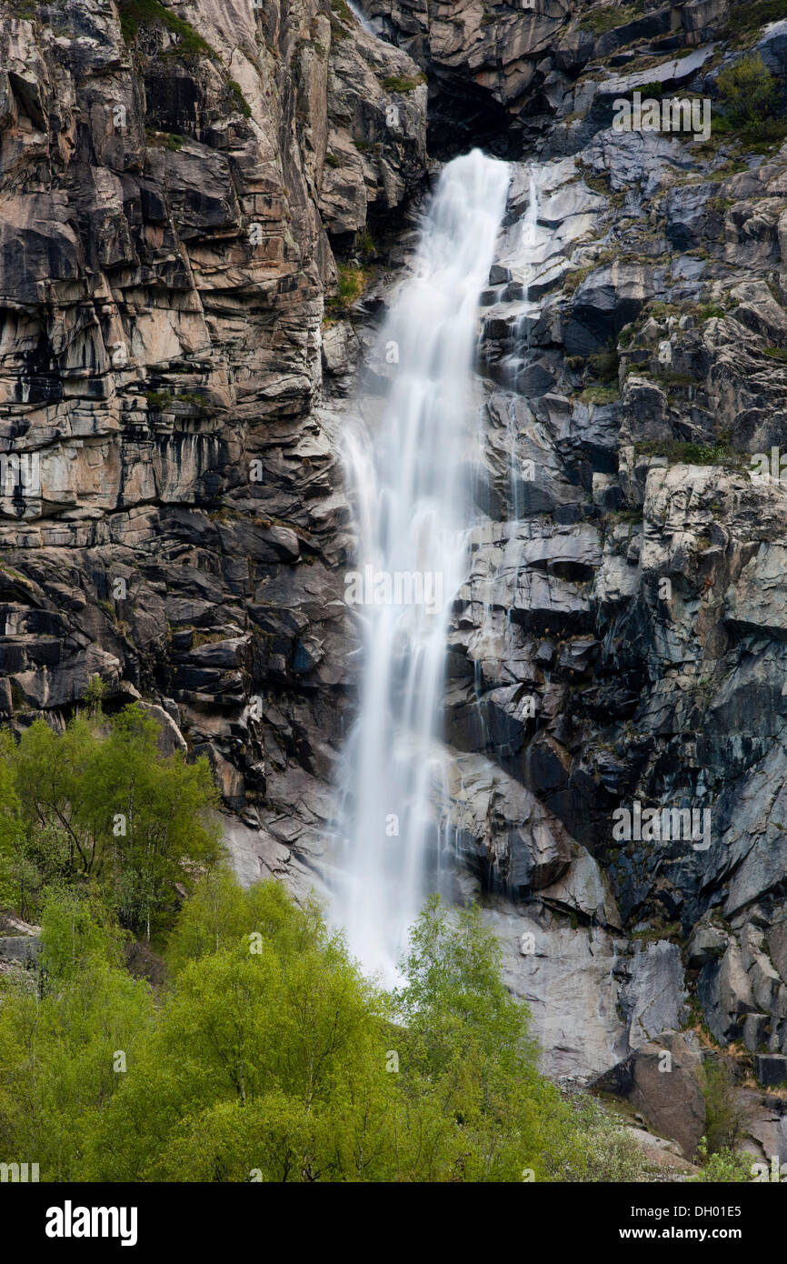 Waterfall, Nationalpark Ecrins, Rhone Alpes, Département Isère, Rhône-Alpes, France Stock Photo