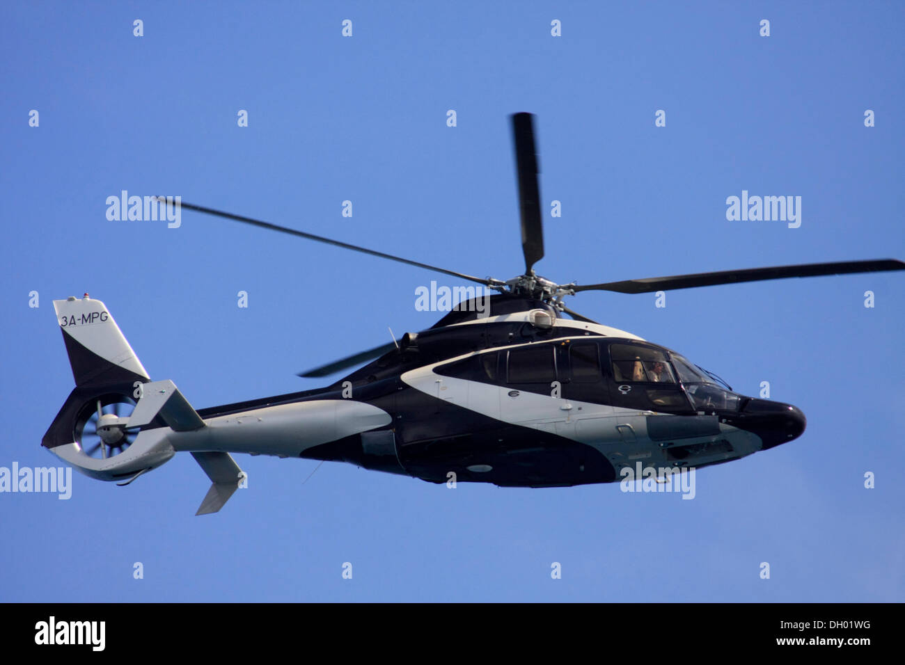 Black and white aeroplane shot hi-res stock photography and images - Alamy