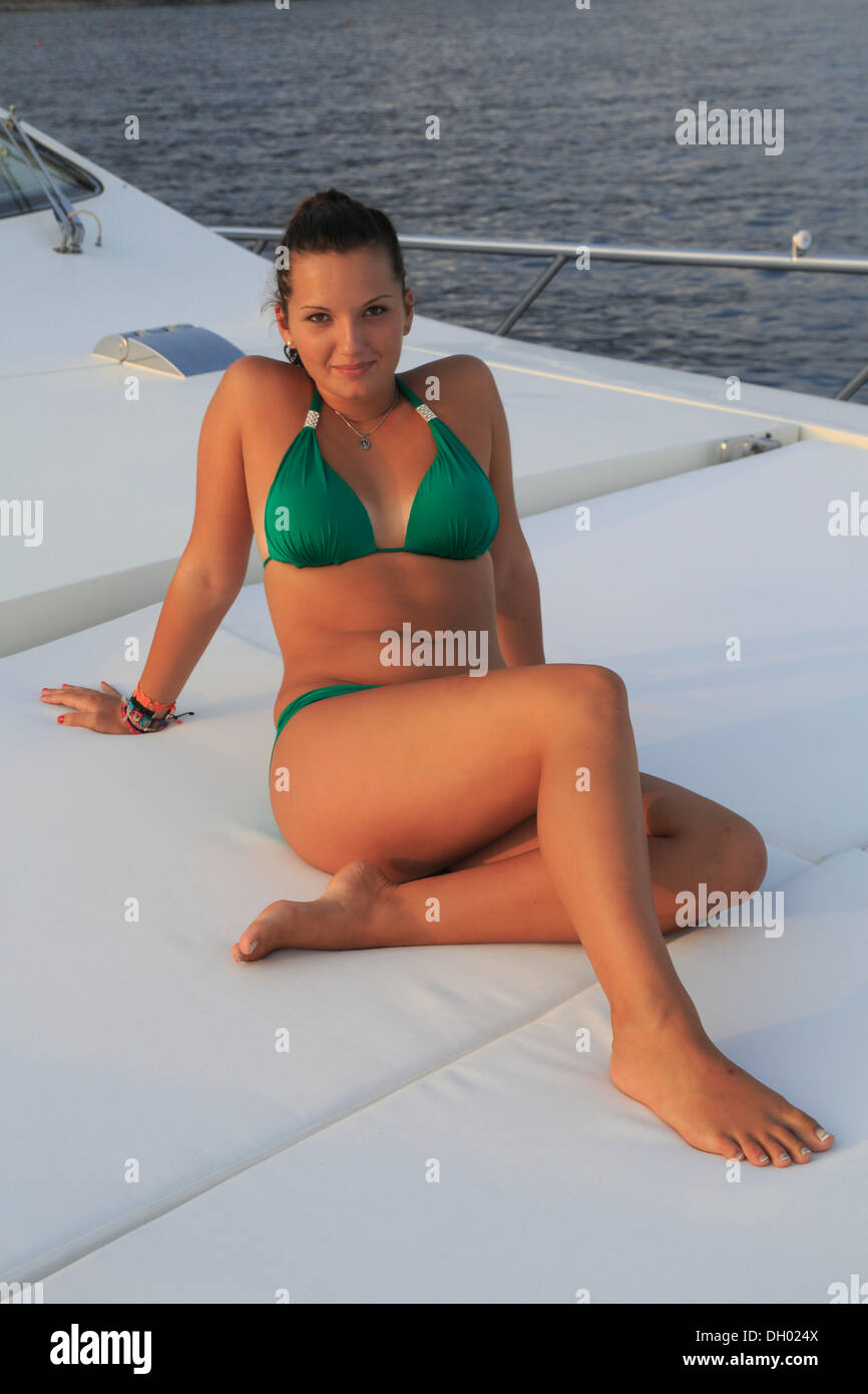 16 17 years bikini hi res stock photography and images Alamy