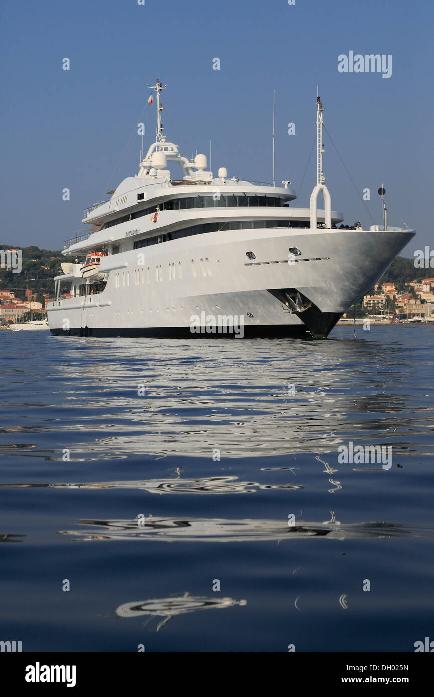 Moonlight II, a cruiser built by Neorion, length: 85.30 m, built in 2005, off Cap Ferrat, French Riviera, France Stock Photo