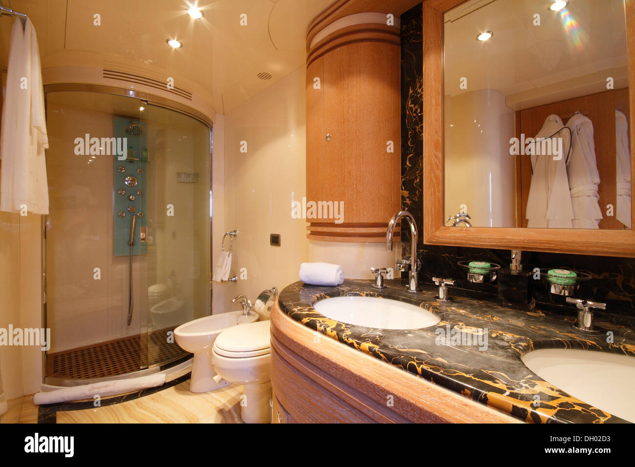 Ships Bathroom High Resolution Stock Photography And Images Alamy