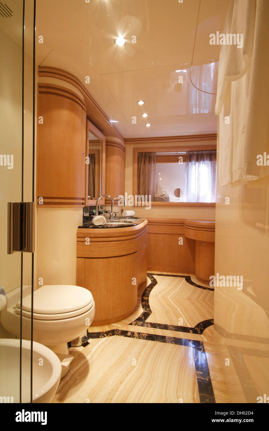 Bathroom of the master cabin, Leonardo II, a cruiser built by Azimut, type of boat: Leonardo 98, length: 30.15 m, built in 2004 Stock Photo