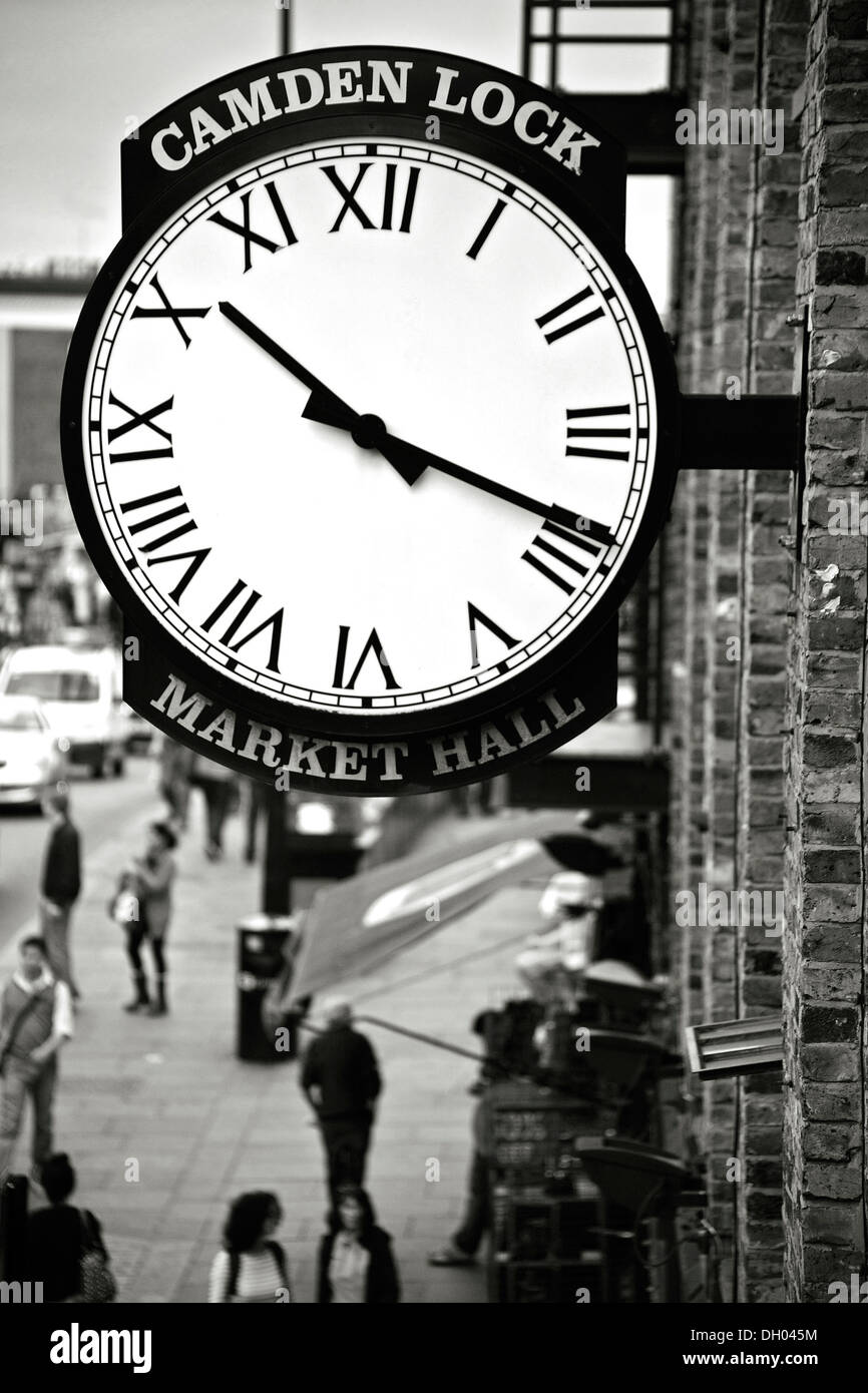 Camden Lock Market Hall Clock Time is1019 pm/am shoppers below