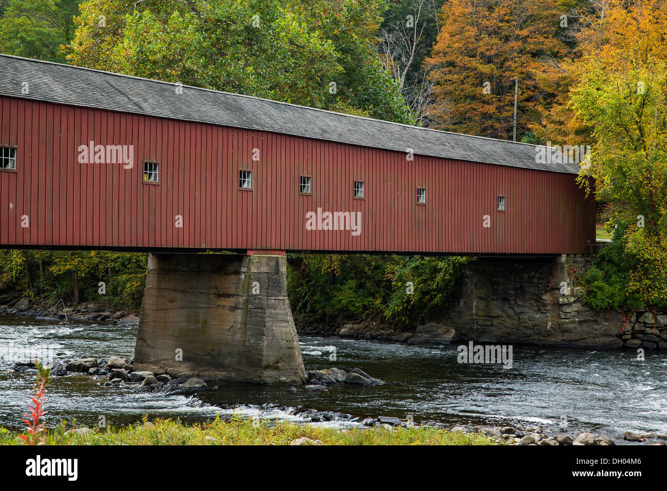 West Cornwall Covered Bridge, Cornwall, Connecticut, USA Stock Photo
