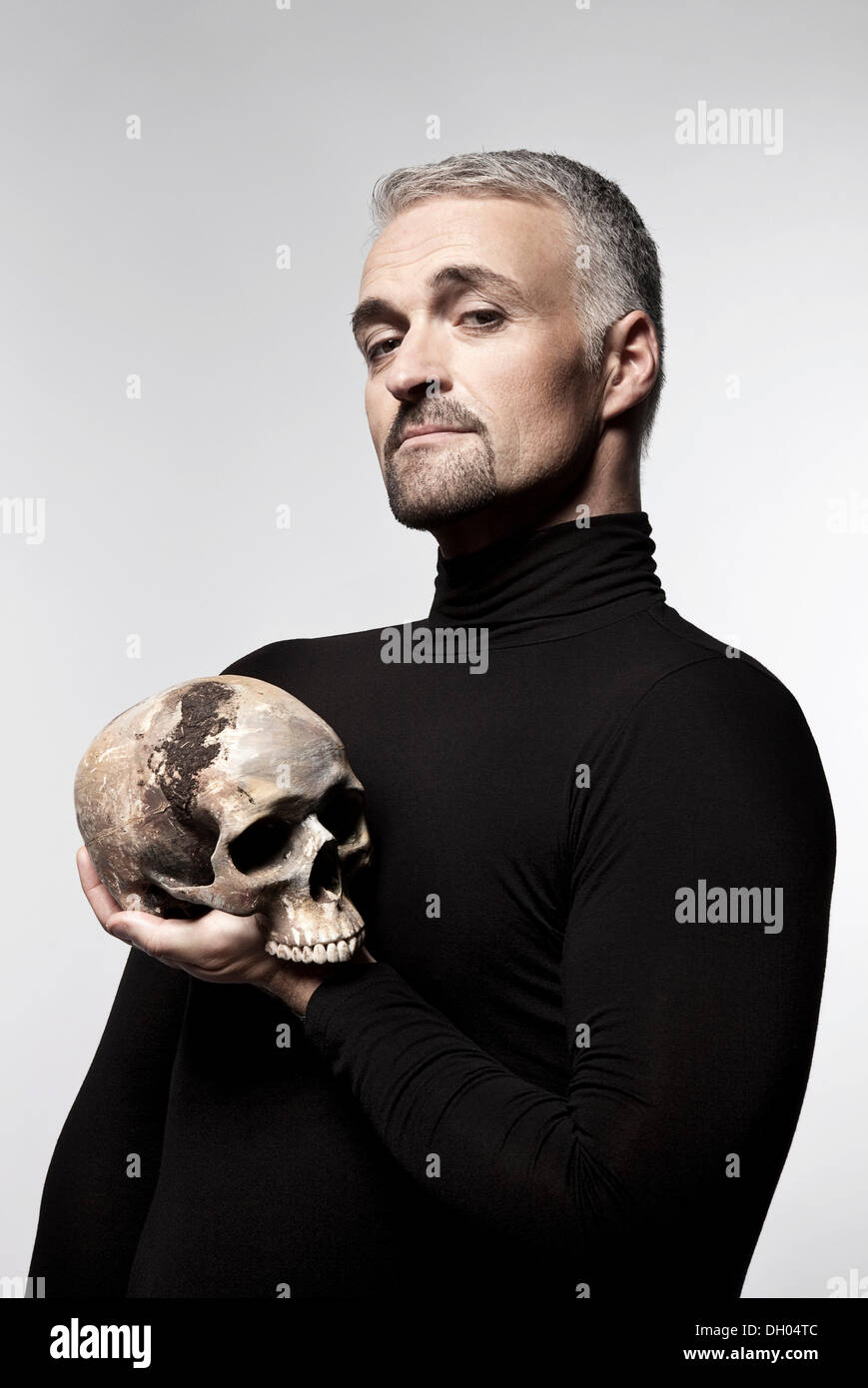 Man holding skull hi-res stock photography and images - Alamy