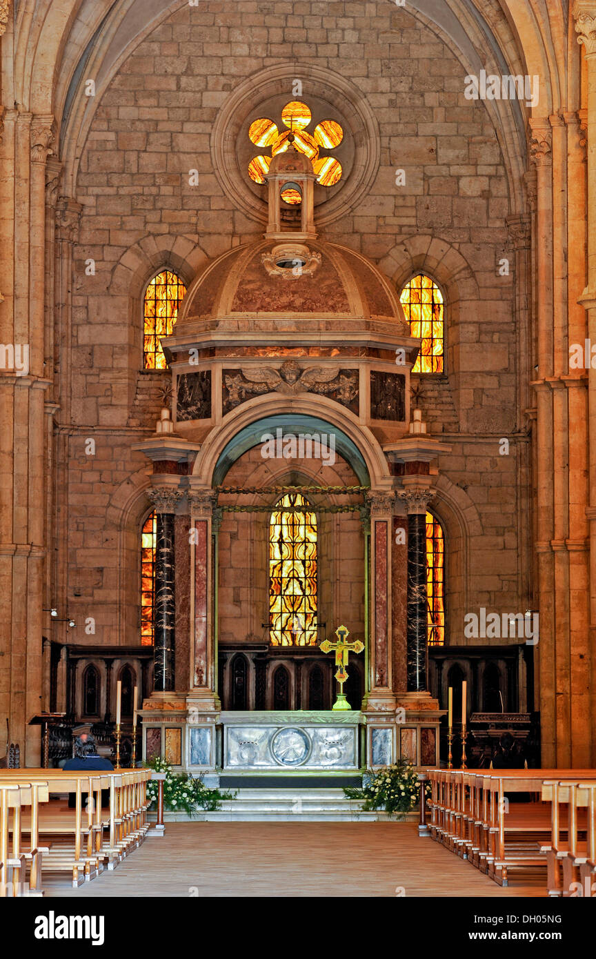 Interior, altar with ciborium, nave of the abbey church of the Benedictine Abbey of Casamari, Abbazia di Casamari Stock Photo