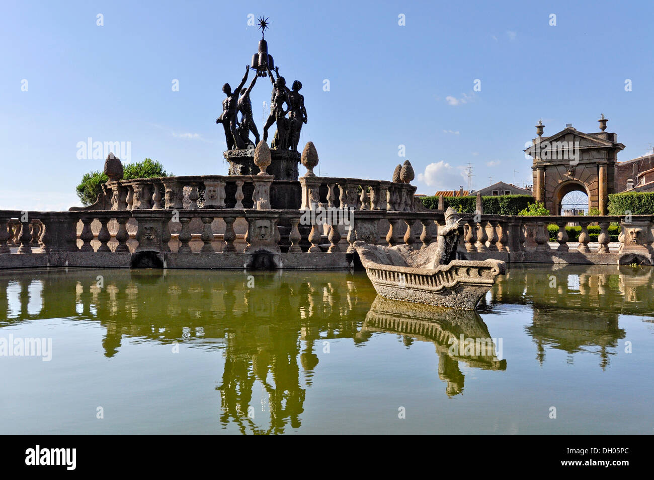 Bronze figures of youths holding the heraldic symbols of Montalto, Fontana del Quadrato o dei Mori or Fountain of the Four Moors Stock Photo