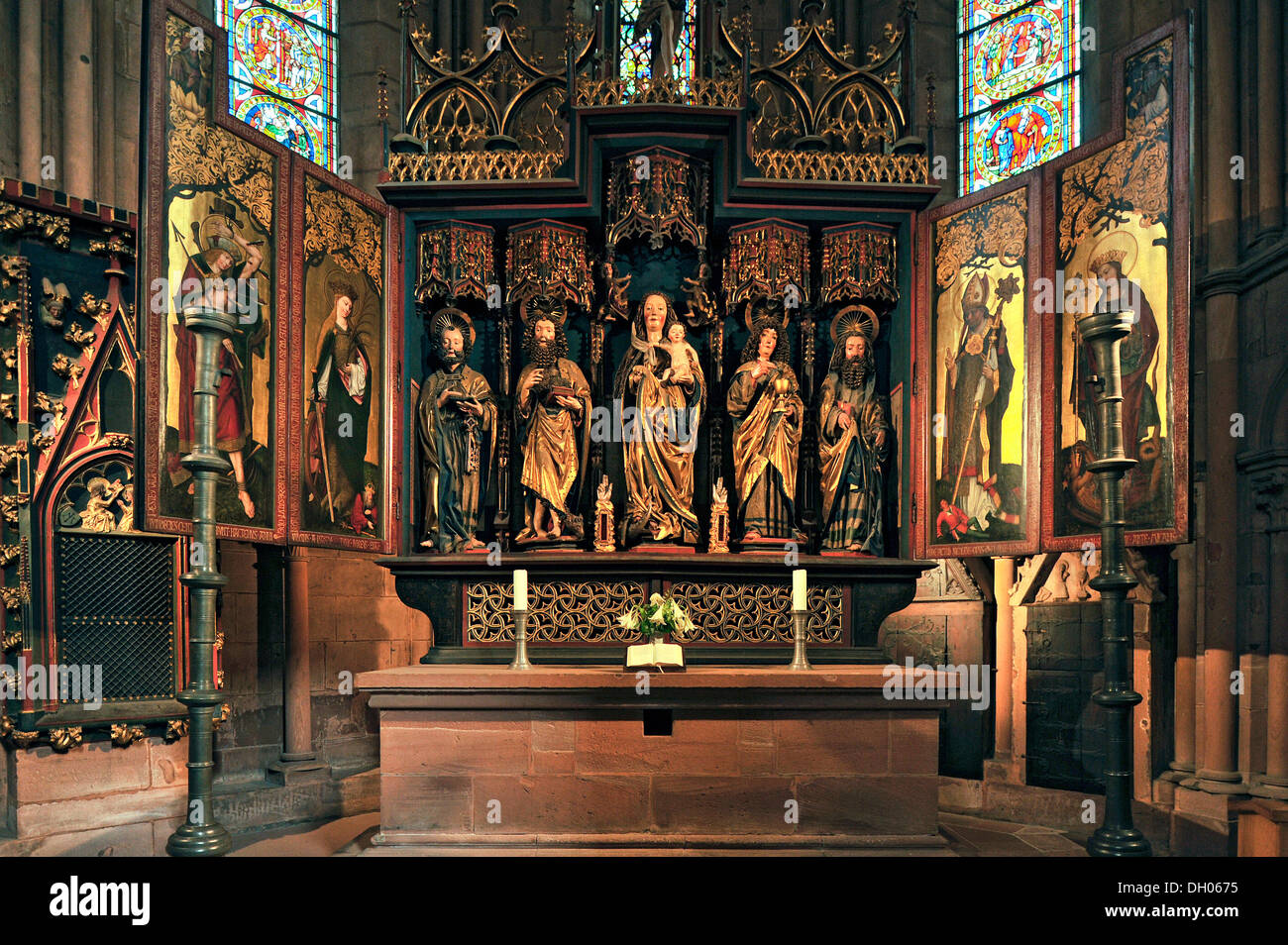 Carved high altar in the choir, Romanesque Church of St. Mary, Gelnhausen, Hesse, Germany Stock Photo