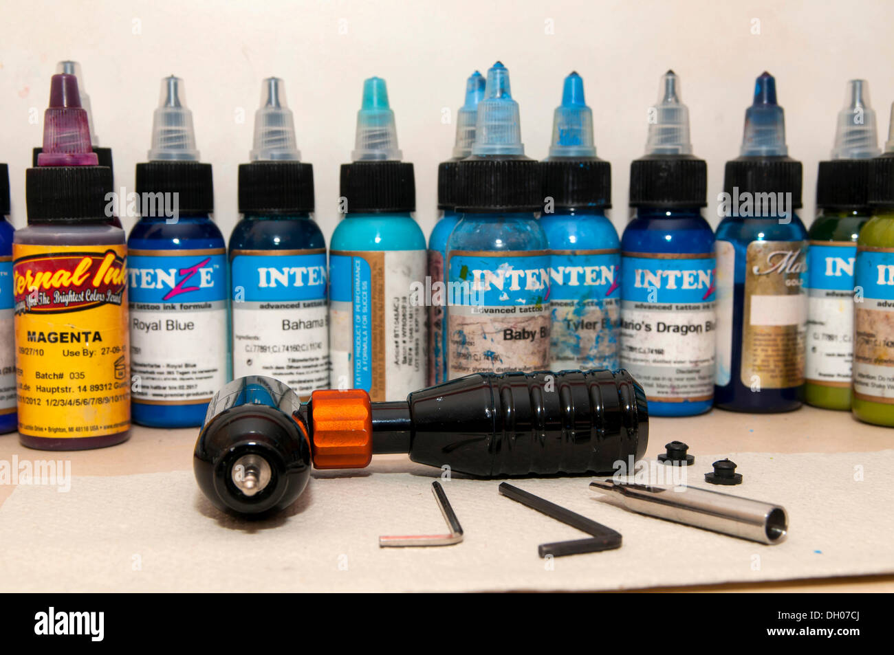 Tattoo inks, a tattoo machine and tools, Farbwut Tattoo Studio, Erfurt