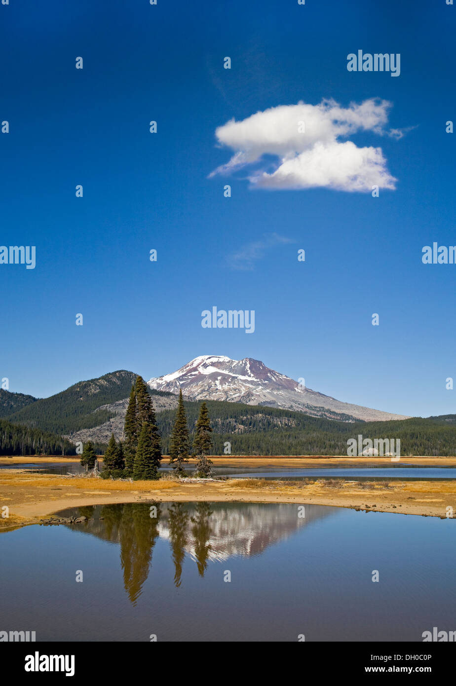 Sparks Lake and south Sisters Peak on the Cascade lakes Highway in the Oregon Cascade Mountains
