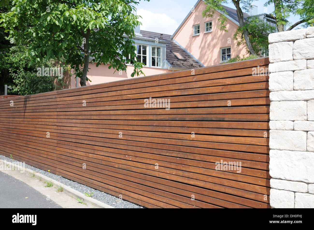 Wooden fence hi-res stock photography and images - Alamy