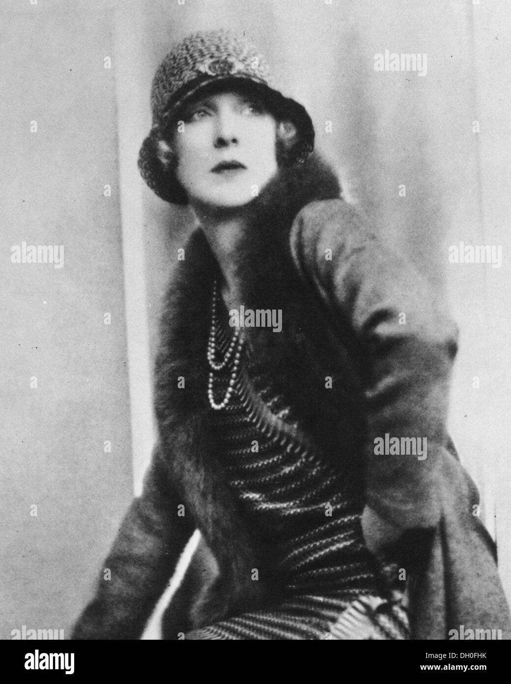 LADY DIANA COOPER (1892-1986) English socialite in 1928 Stock Photo - Alamy