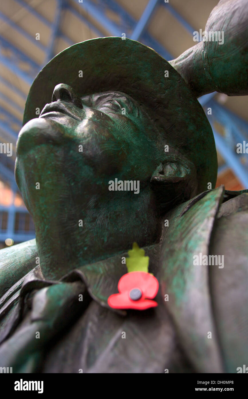 Statue of John Betjeman, St Pancras Railway Station, London, England Stock Photo