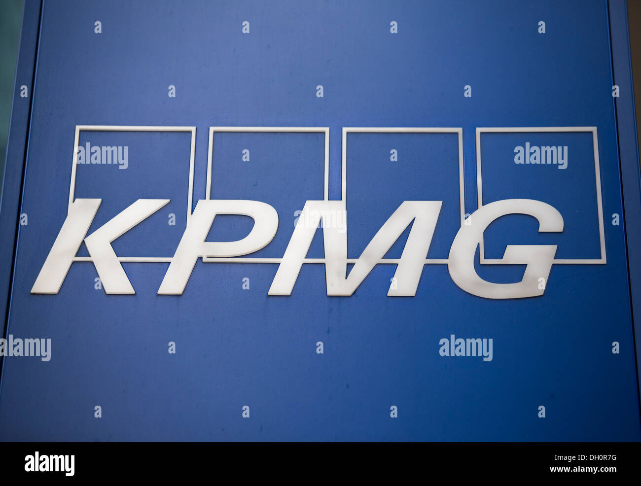 Kpmg 15 canada square london hires stock photography and images Alamy