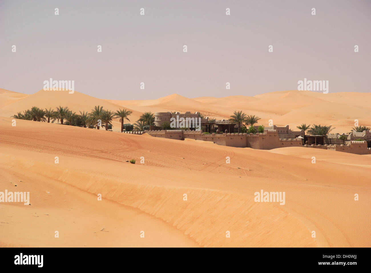 Desert luxury hotel Anantara Qasr Al Sarab, hotel resort built in the ...