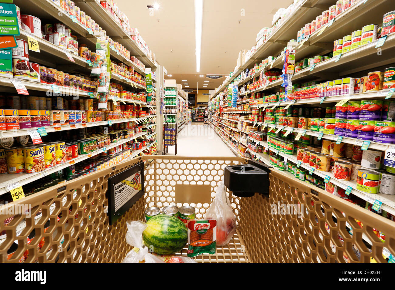 Supermarket and shelves and usa hires stock photography and images Alamy
