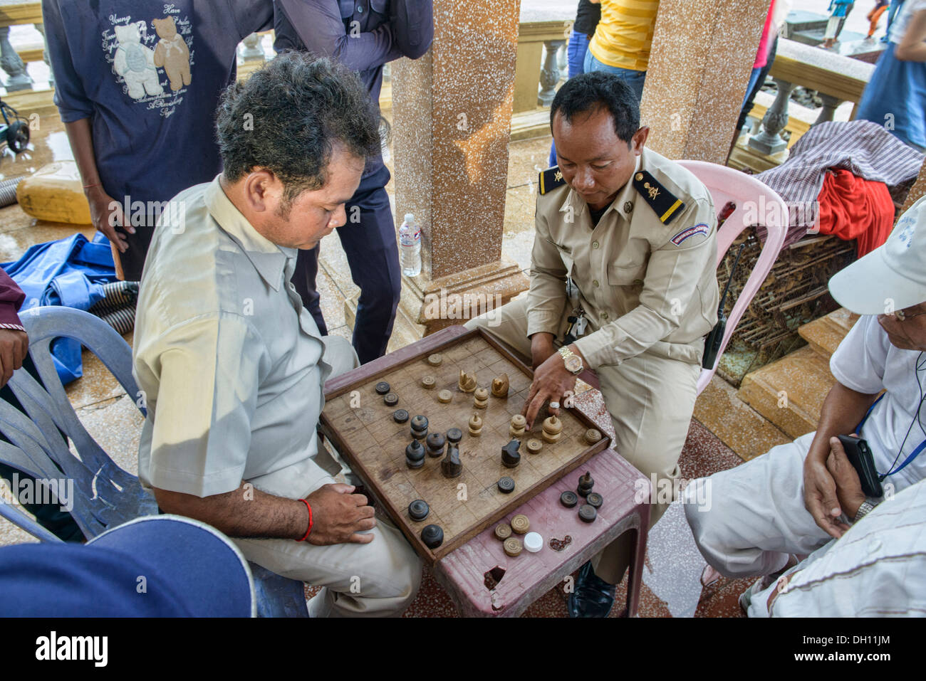 Locals playing chess hi-res stock photography and images - Alamy