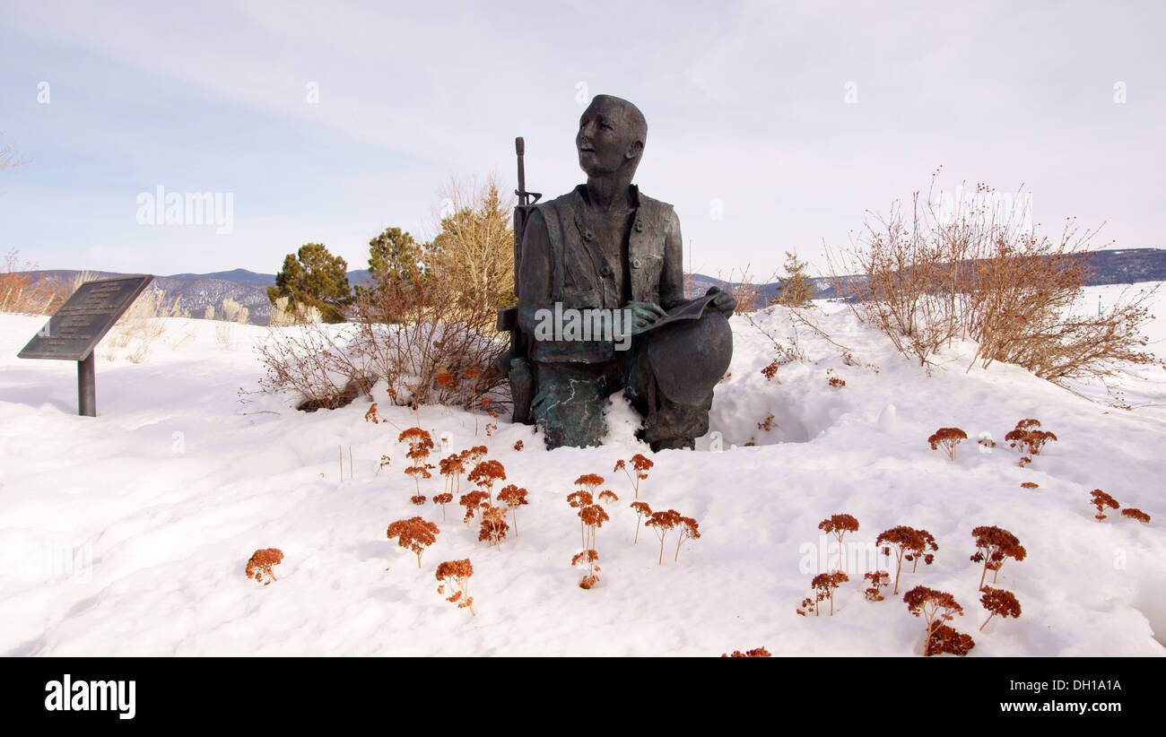 statue sculpture of soldier in snow winter vietnam vets memorial park angel fire new mexico nm veterans state Stock Photo