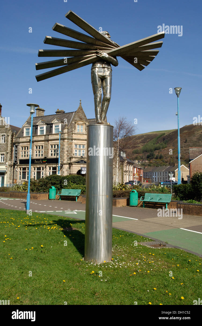 Sebastien Boyesen sculpture, Man of steel honours the Steelworkers who contributed to the growth of the Port Talbot Stock Photo