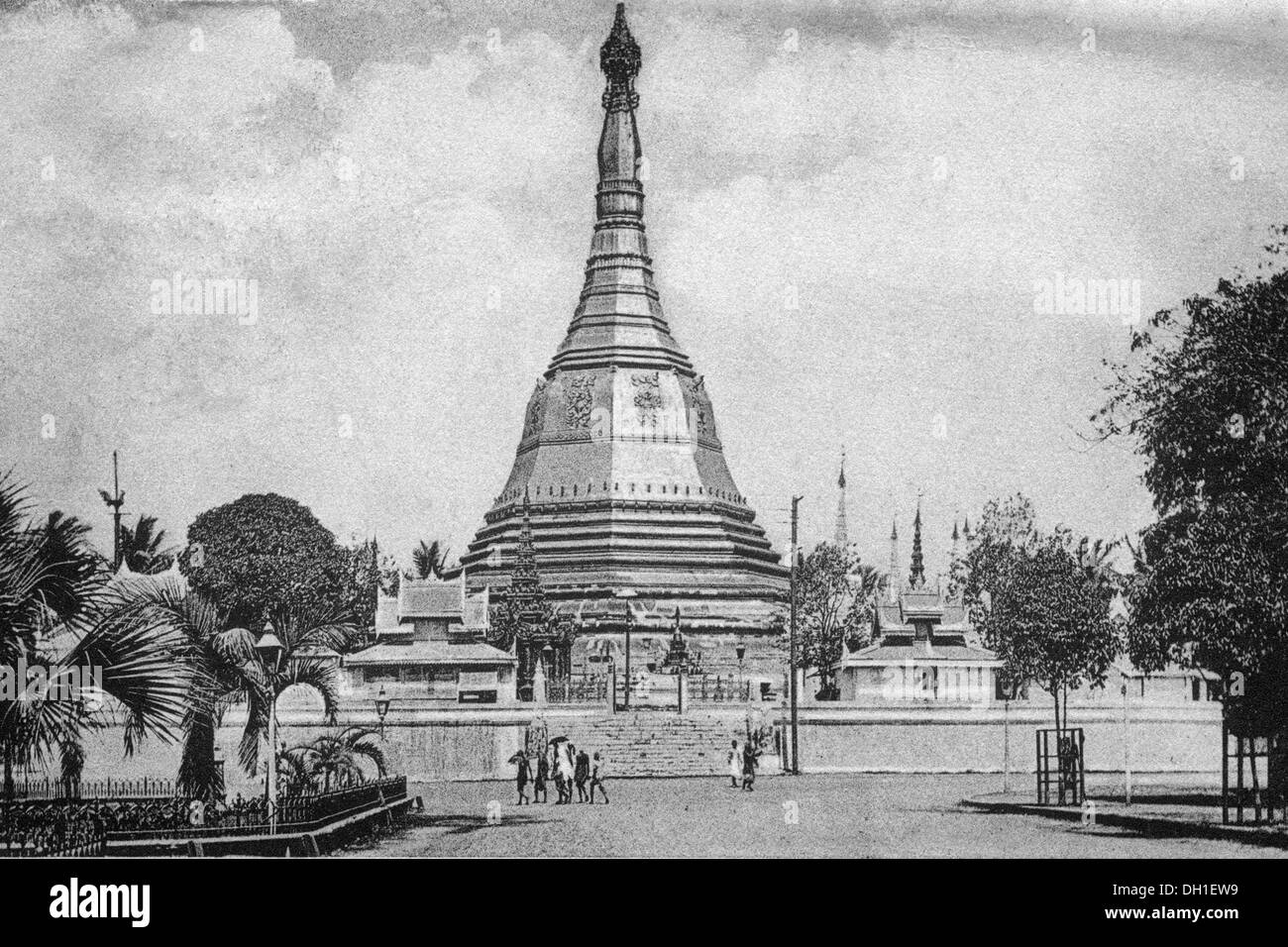 Old Vintage Photo Of Sule Pagoda Rangoon Burma Myanmar Stock Photo